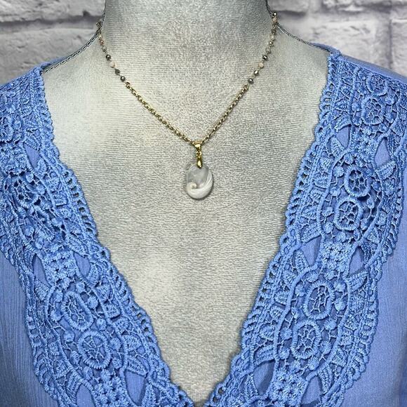 Handmade Shell Pendant Necklace - Picture 2 of 6